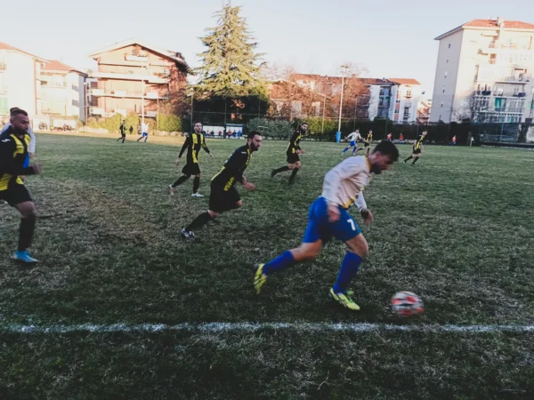 Non molliamo.
